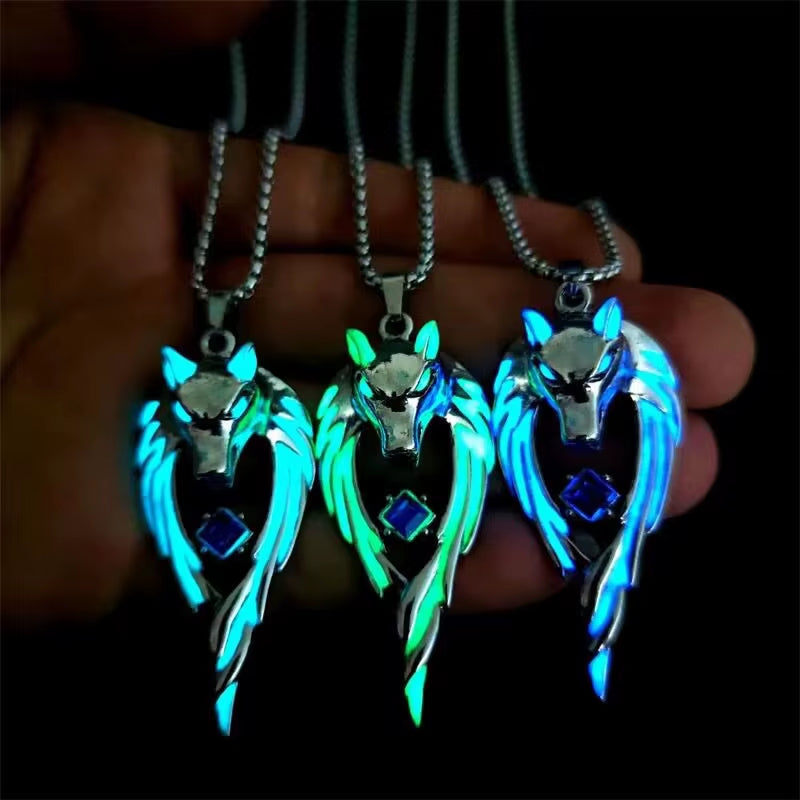Fashion Wolf Pendant Necklaces for Men Glow Domineering Animal Vintage Chain Glowing Necklace Punk Hiphop Jewelry Accessories